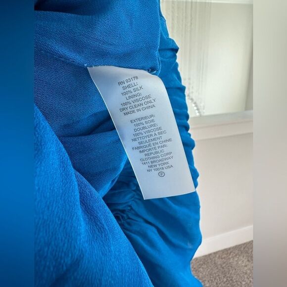 Elie Tahari 100% silk blouse - Picture 6 of 8
